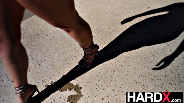 смотри, как латинка ника веном скачет на большом члене зака вайлда