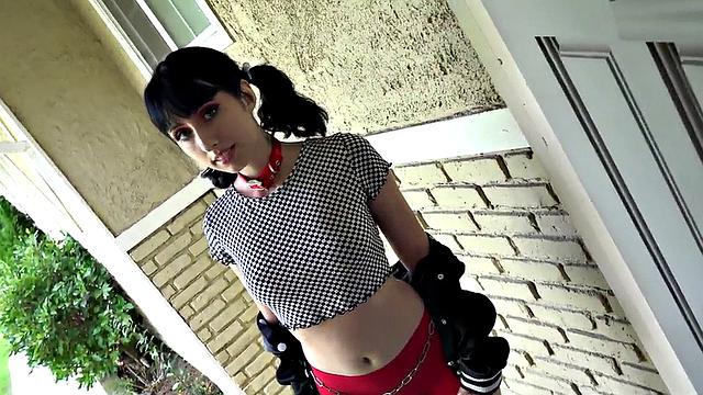 Submissive petite GF deepthroats cock