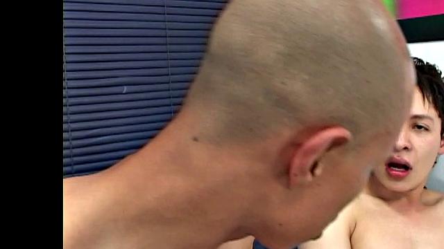 Рейнел и Франк трахаются без презерватива, лижут жопу и меняются ролями