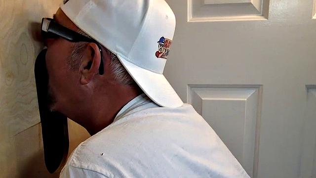 Gloryhole DILF barebacked after giving head