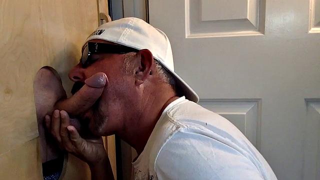 Gloryhole DILF barebacked after giving head