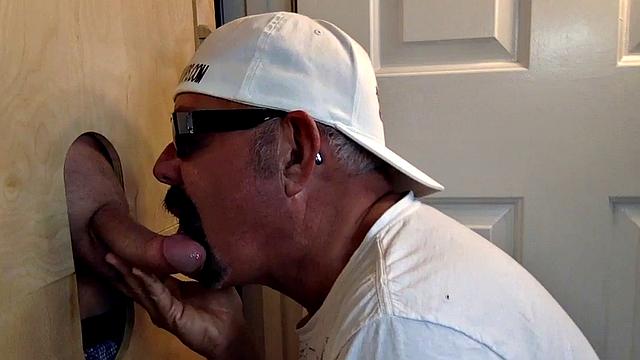 Gloryhole DILF barebacked after giving head