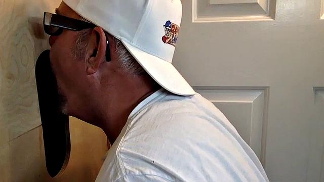 Gloryhole DILF barebacked after giving head