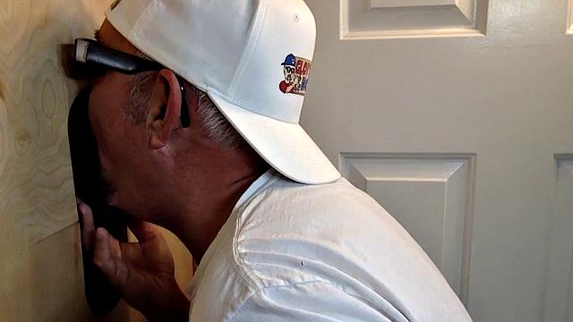 Gloryhole DILF barebacked after giving head