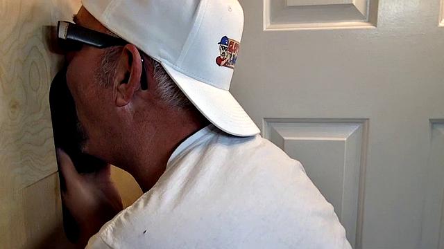 Gloryhole DILF barebacked after giving head