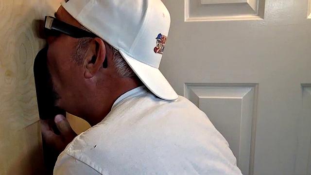 Gloryhole DILF barebacked after giving head