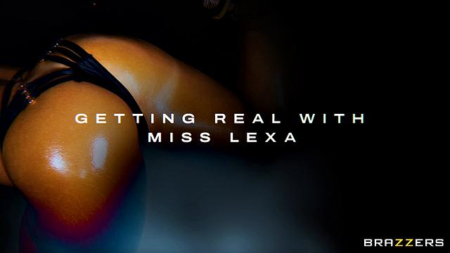 Смотри, как Miss Lexa готовится к жаркому ебле с Manuel Ferrara в маске и черном белье.