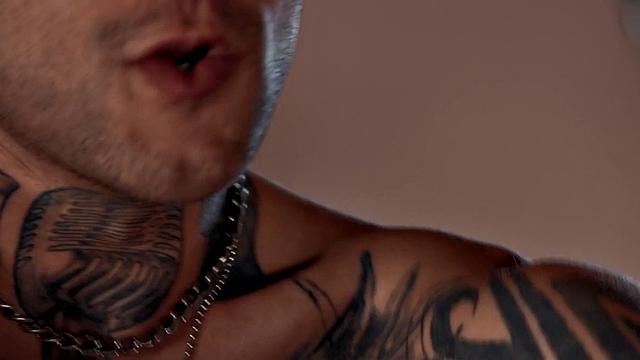 Muscle sucks inked stud before bareback fucking