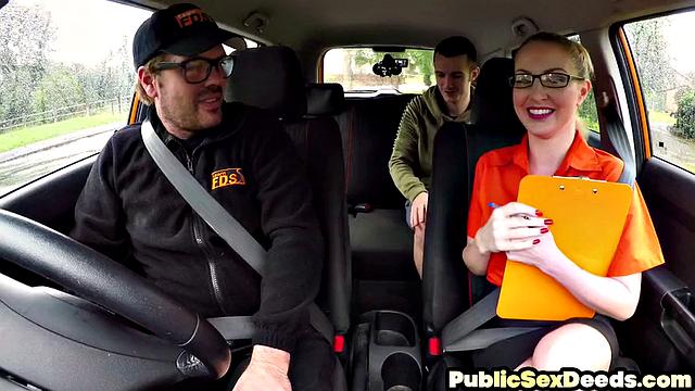 Инструкторша с опытом подрабатывает минетом и получает порку в тачке от ученика с фантазией.