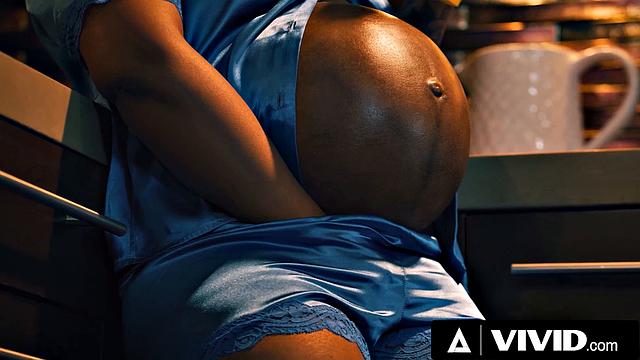 Беременная Avery Jane жадно трахается с Nathan Bronson и получает по полной крупным членом.