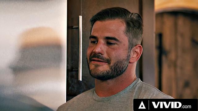 Беременная Avery Jane жадно трахается с Nathan Bronson и получает по полной крупным членом.