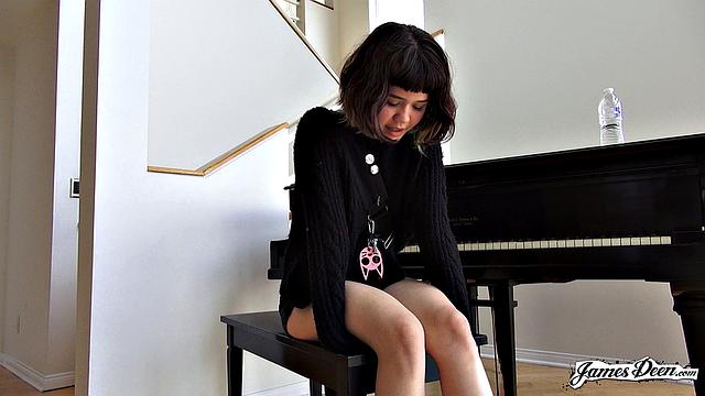 Yhivi Applies Online To Have Sex With Deen