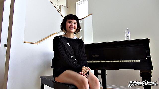 Yhivi Applies Online To Have Sex With Deen