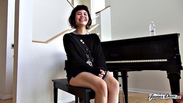 Yhivi Applies Online To Have Sex With Deen