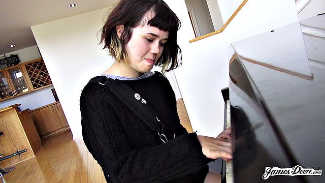 Yhivi Applies Online To Have Sex With Deen