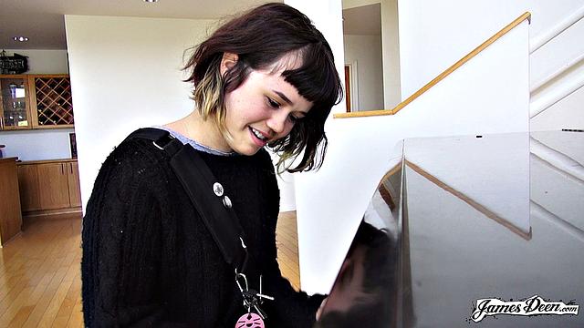 Yhivi Applies Online To Have Sex With Deen