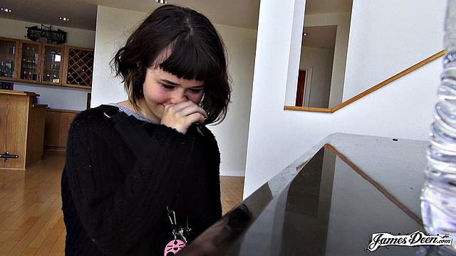 Yhivi Applies Online To Have Sex With Deen