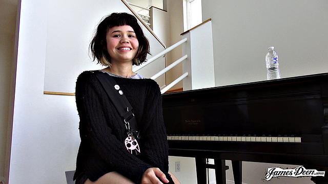 Yhivi Applies Online To Have Sex With Deen