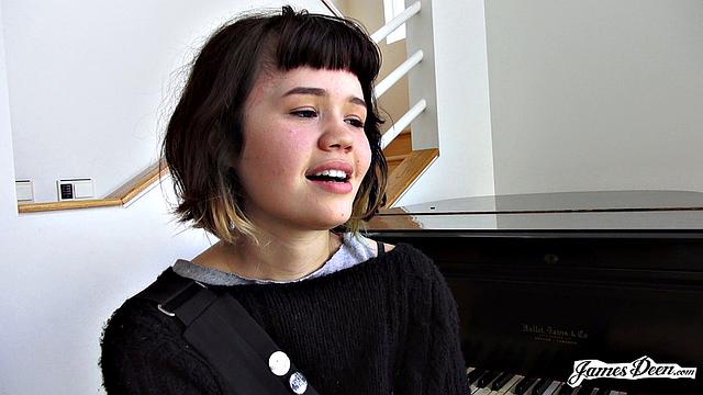 Yhivi Applies Online To Have Sex With Deen