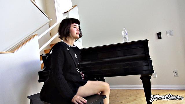 Yhivi Applies Online To Have Sex With Deen