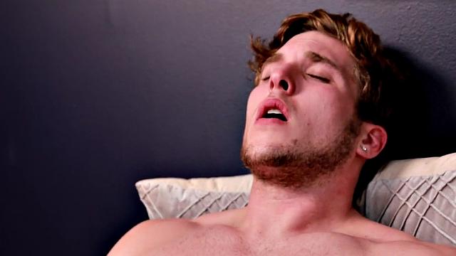 smooth newbie masturbates on bed until shooting cum