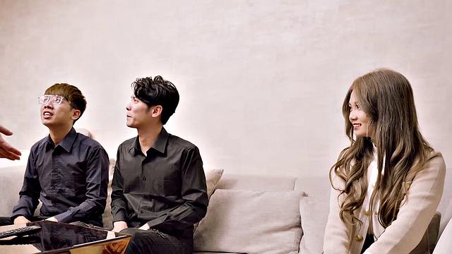 Masseuse Meng Ruoyu gets a dream client who asks to fuck