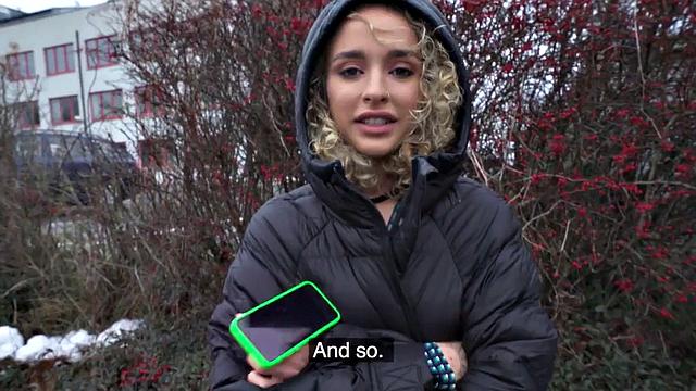 стройная блондинка в колготках трахается за деньги на жёстком кастинге