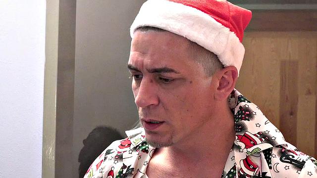 Sneaky Czech girl in earring and high heels gets her pussy licked while kissing under the mistletoe