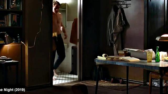 Celebrity Chris Pine showing off his incredible body