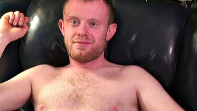 Джейсон дрочит так, будто участвует в мировом чемпионате