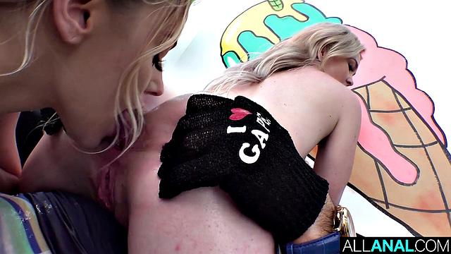 Kay's Ass Makes Anna's Day