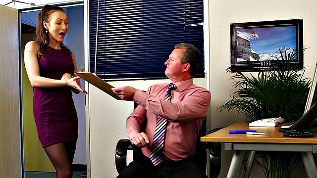 CFNM voyeur encourages jerker while teasing body