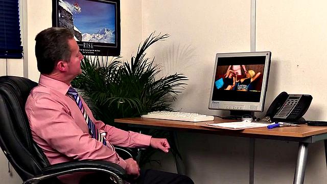 CFNM voyeur encourages jerker while teasing body