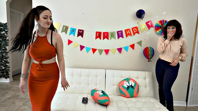 мачеха и тётя утешают его после измены в жаркой постели