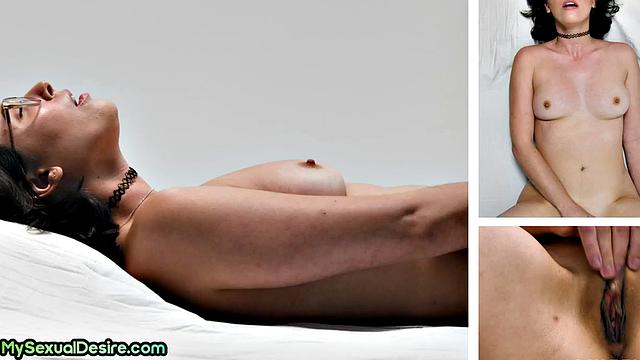 Natural petite with glasses solo