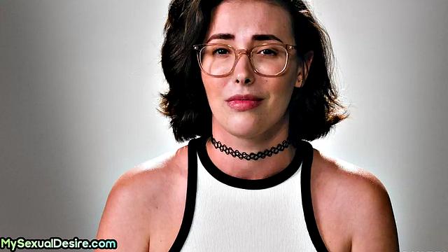 Natural petite with glasses solo