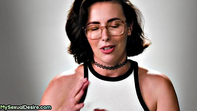 Natural petite with glasses solo