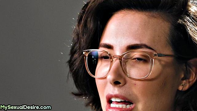 Natural petite with glasses solo