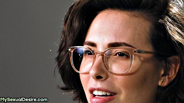 Natural petite with glasses solo