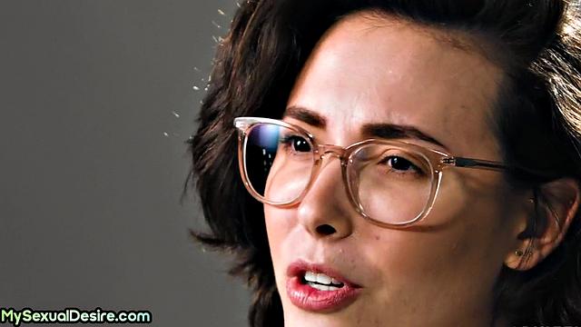 Natural petite with glasses solo