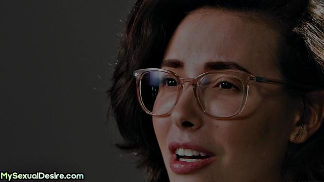 Natural petite with glasses solo