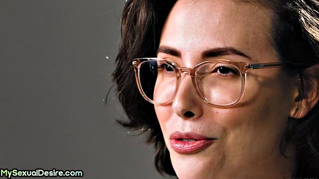 Natural petite with glasses solo