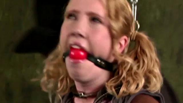 Breast bondage for horny Nikki