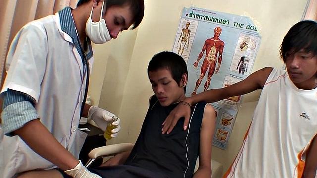 Bareback loving Asian twink fucked in doctor 3some