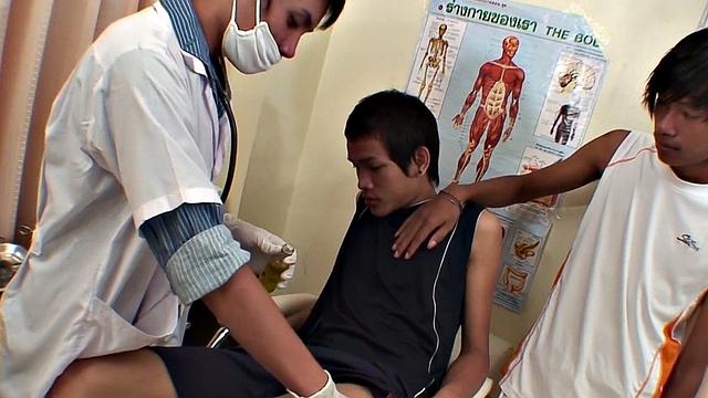Bareback loving Asian twink fucked in doctor 3some