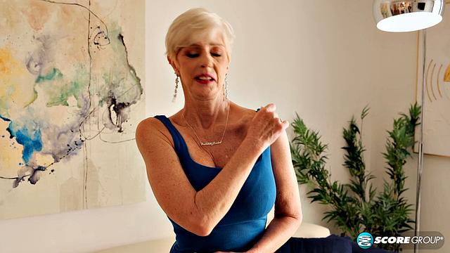 Big tits, long legs, a tiny waist and a fine pussy. Foxxxy wants you to enjoy yourself with her