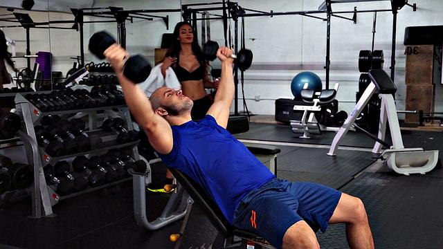 Interval Cheating: Brunette Latina and her man get naughty in shorts