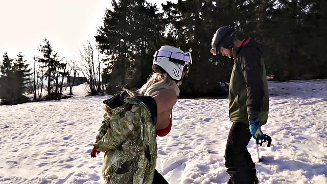 HUNT4K. Skillful Skier