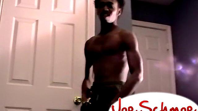 Чёрный парень с большим членом - Кловер