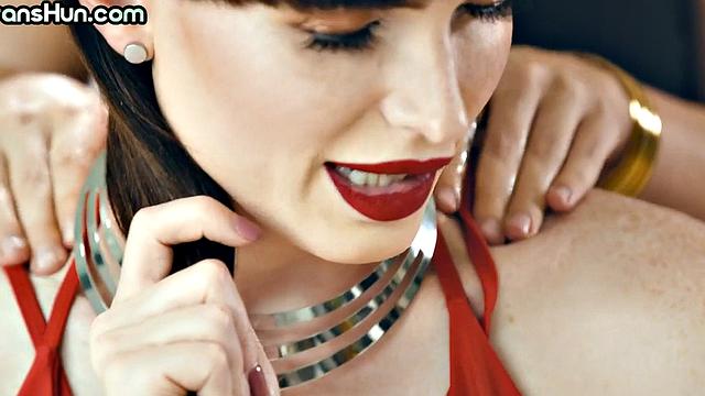 Transsexual seduces dirty female before eating her out